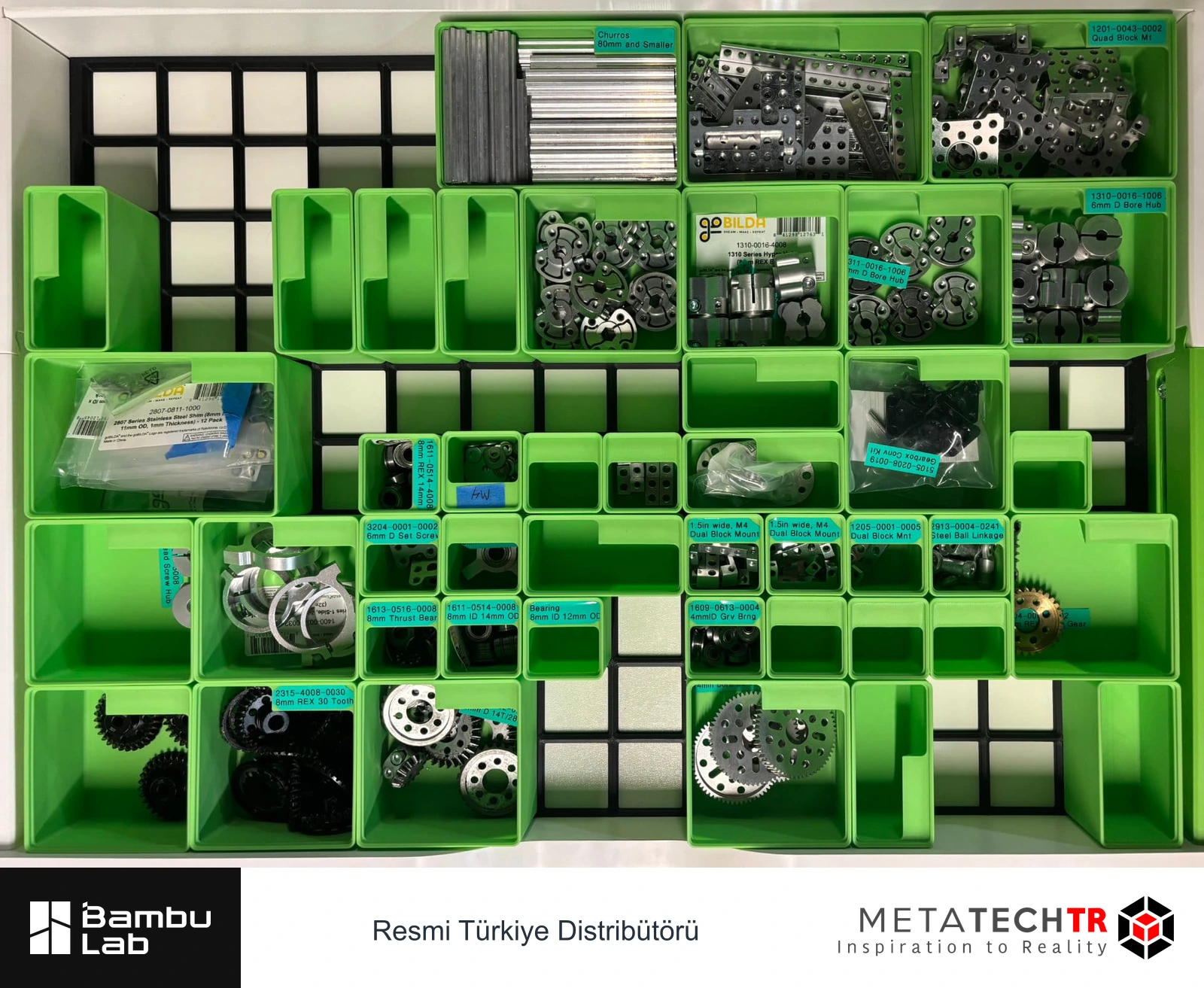 Force Green Robotics'in küçük parçaları ayırdığı yeşil basılı düzenleyiciler