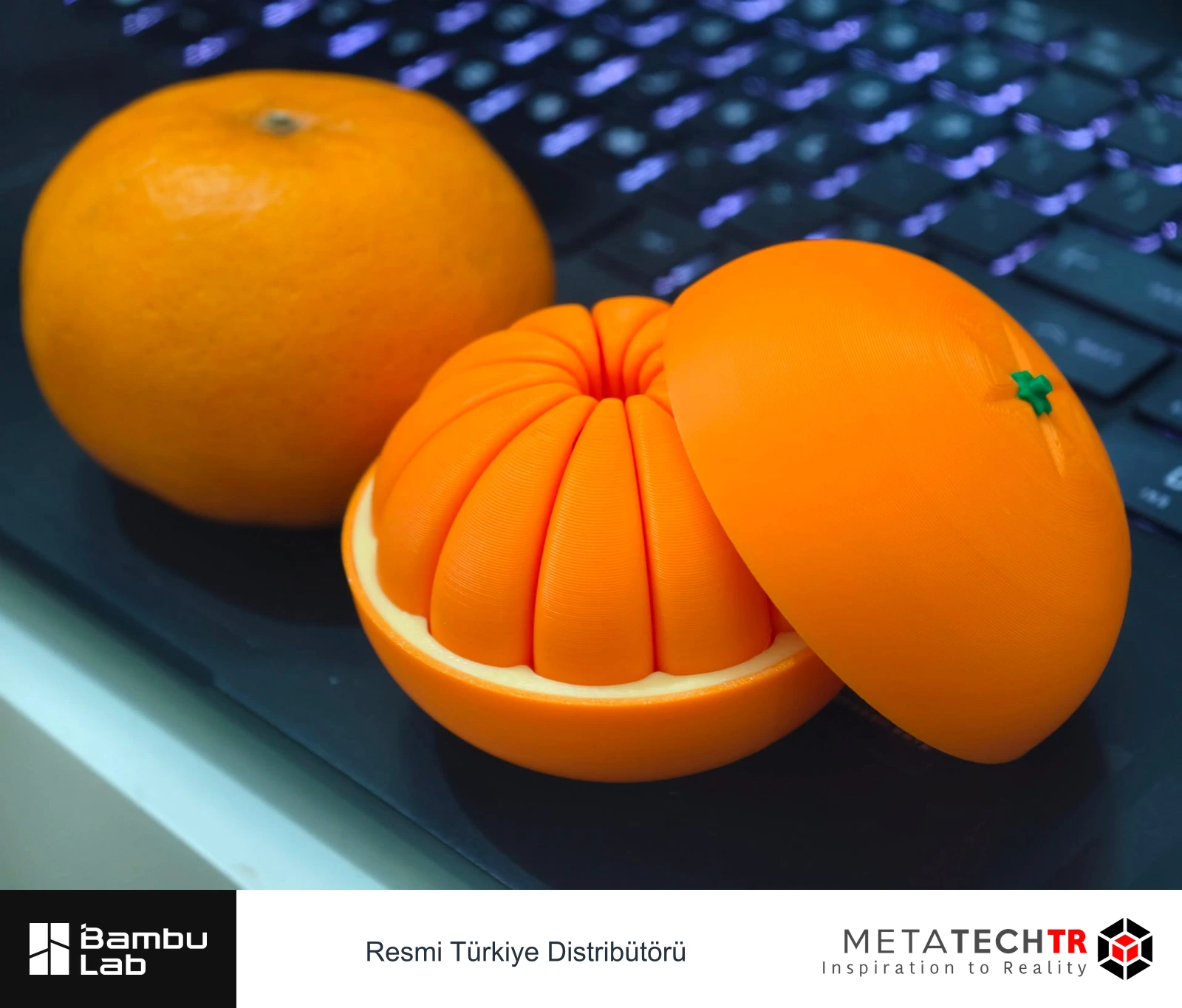 Portakalın yanında açık kabuklu turuncu 3D baskı tasarımı