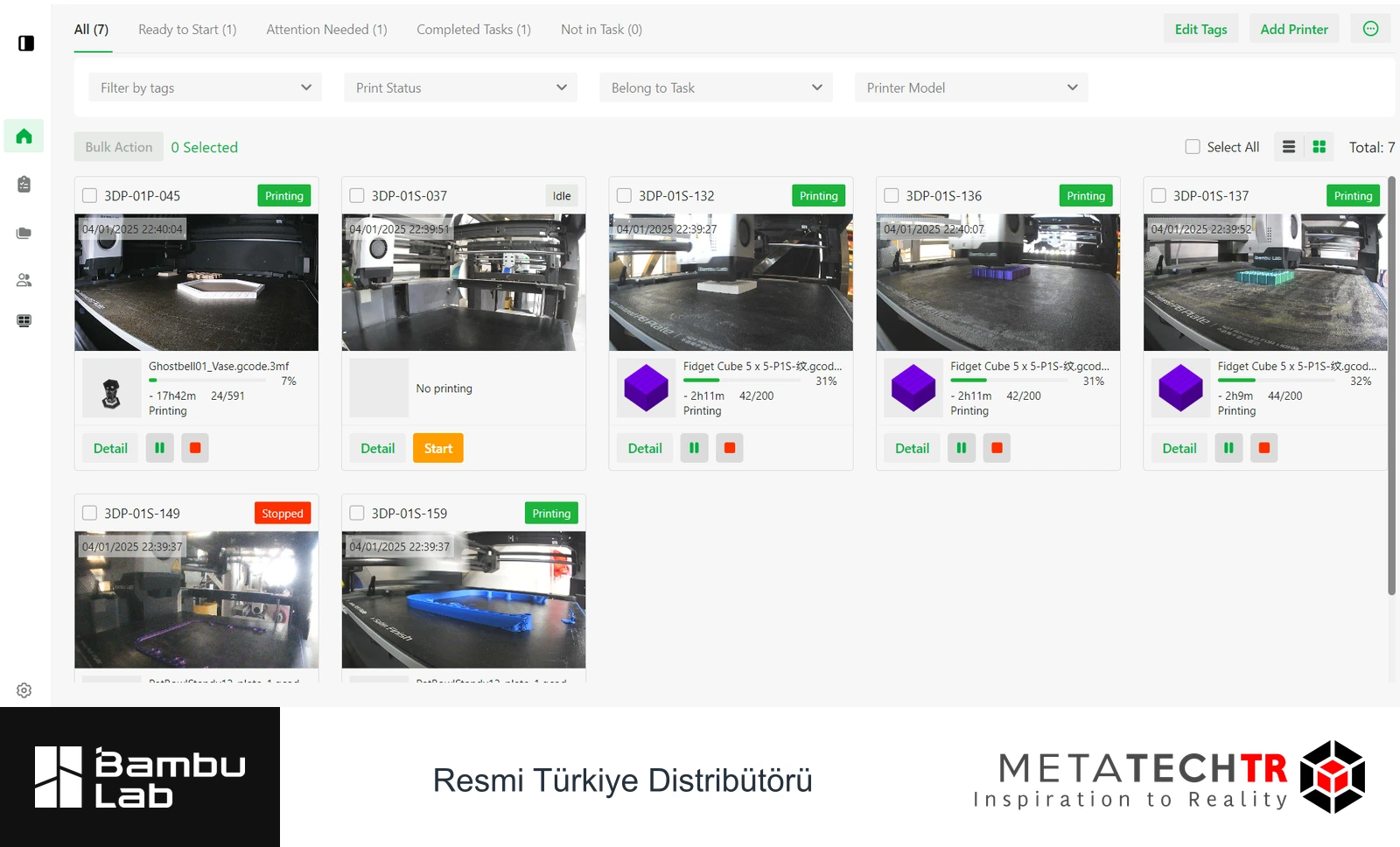 Birden fazla yazıcının görüntüsünü ve iş durumunu kartlarla gösteren tarihsel yazılım ekranı.